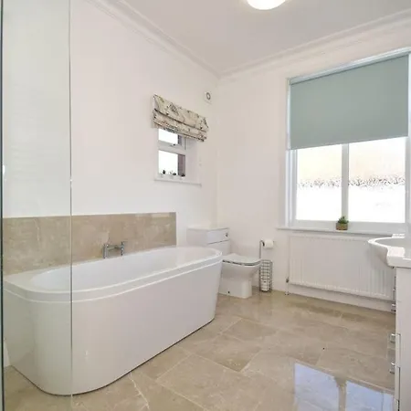 St Oswalds - Four-bedroom Edwardian Apartmán Filey