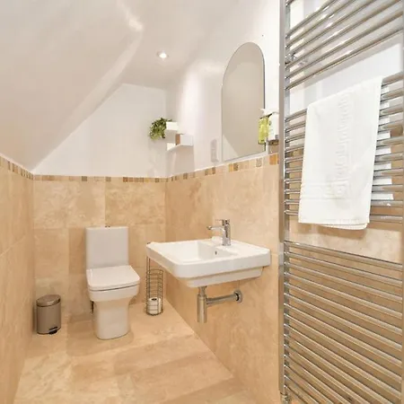 St Oswalds - Four-bedroom Edwardian *