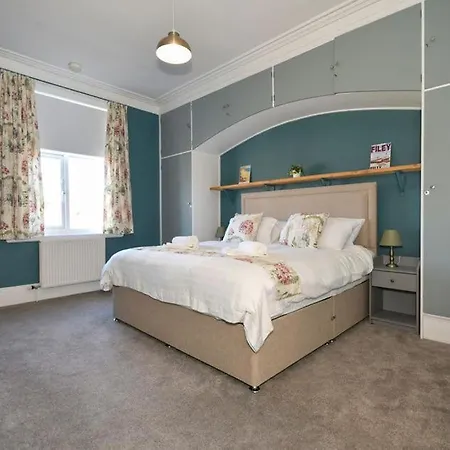 St Oswalds - Four-bedroom Edwardian Apartmán Filey