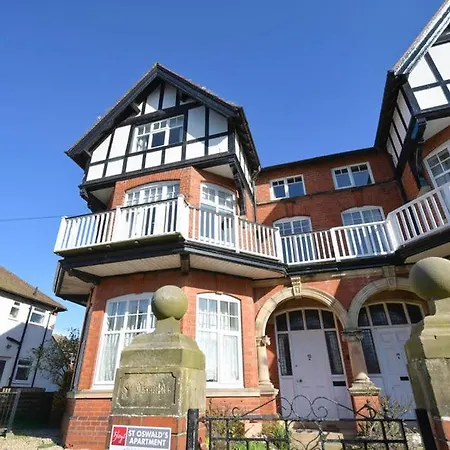 St Oswalds - Four-bedroom Edwardian * Filey